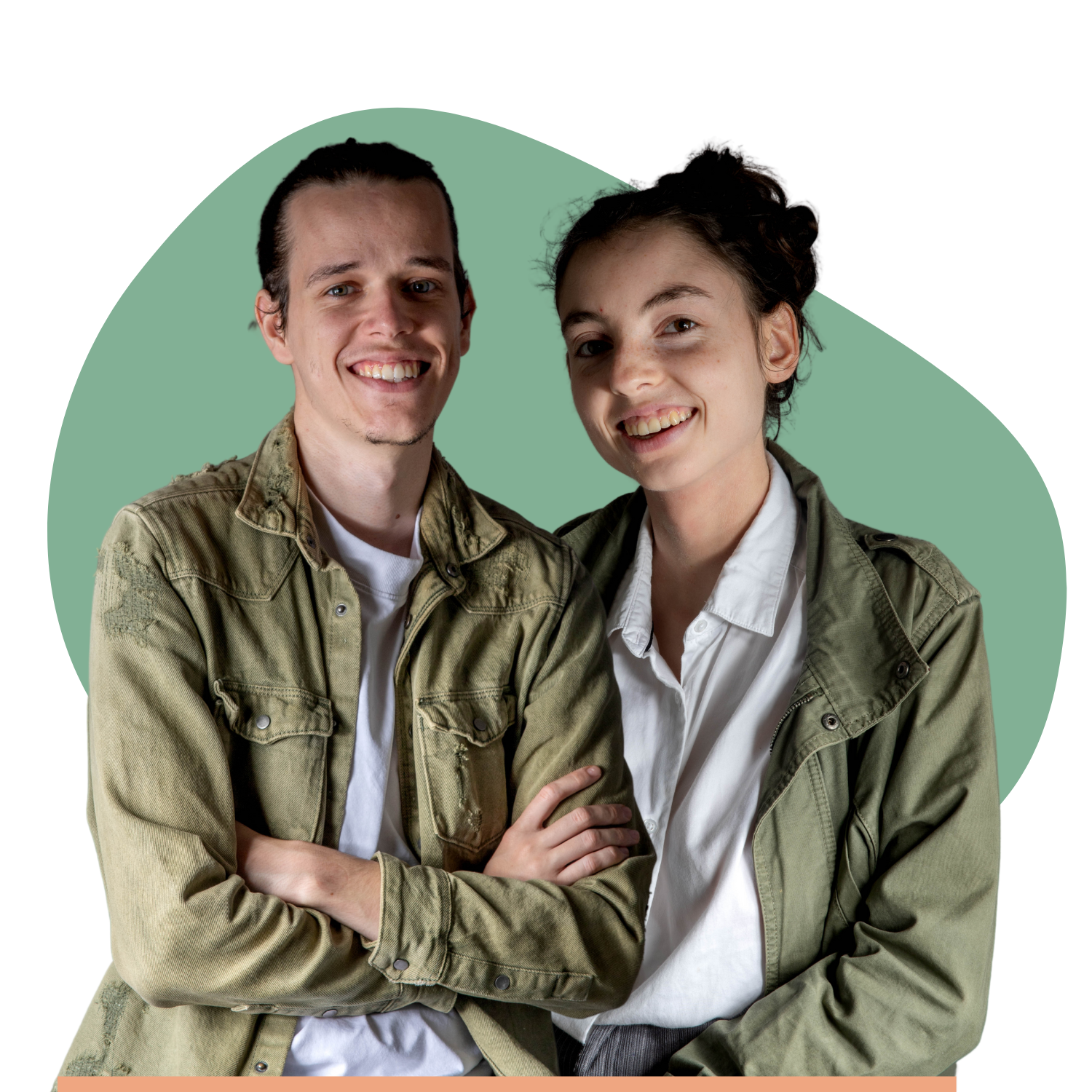 Sara, web designer et photographe, et Enzo, à la vidéo et la stratégie, chez Agence Joy